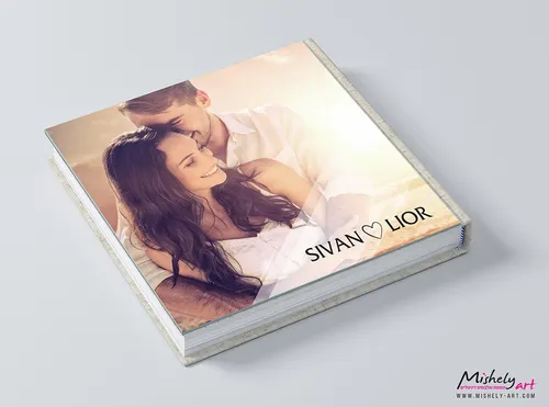 אלבום ברכות לחתונה בגודל 30X30 בכריכת פשתן בז' עם חזית פרספקס עם תמונה וכיתוב אישי